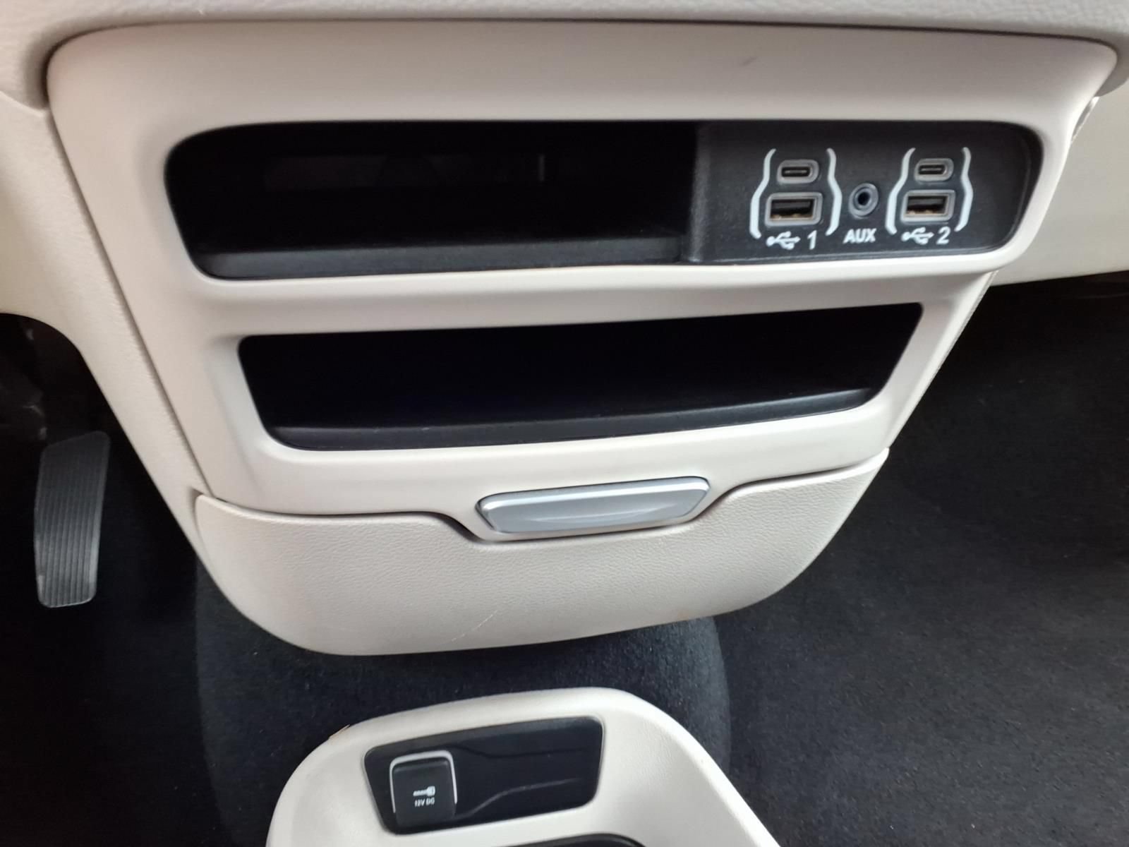Used 2024 Chrysler Pacifica Touring-L FWD image 19