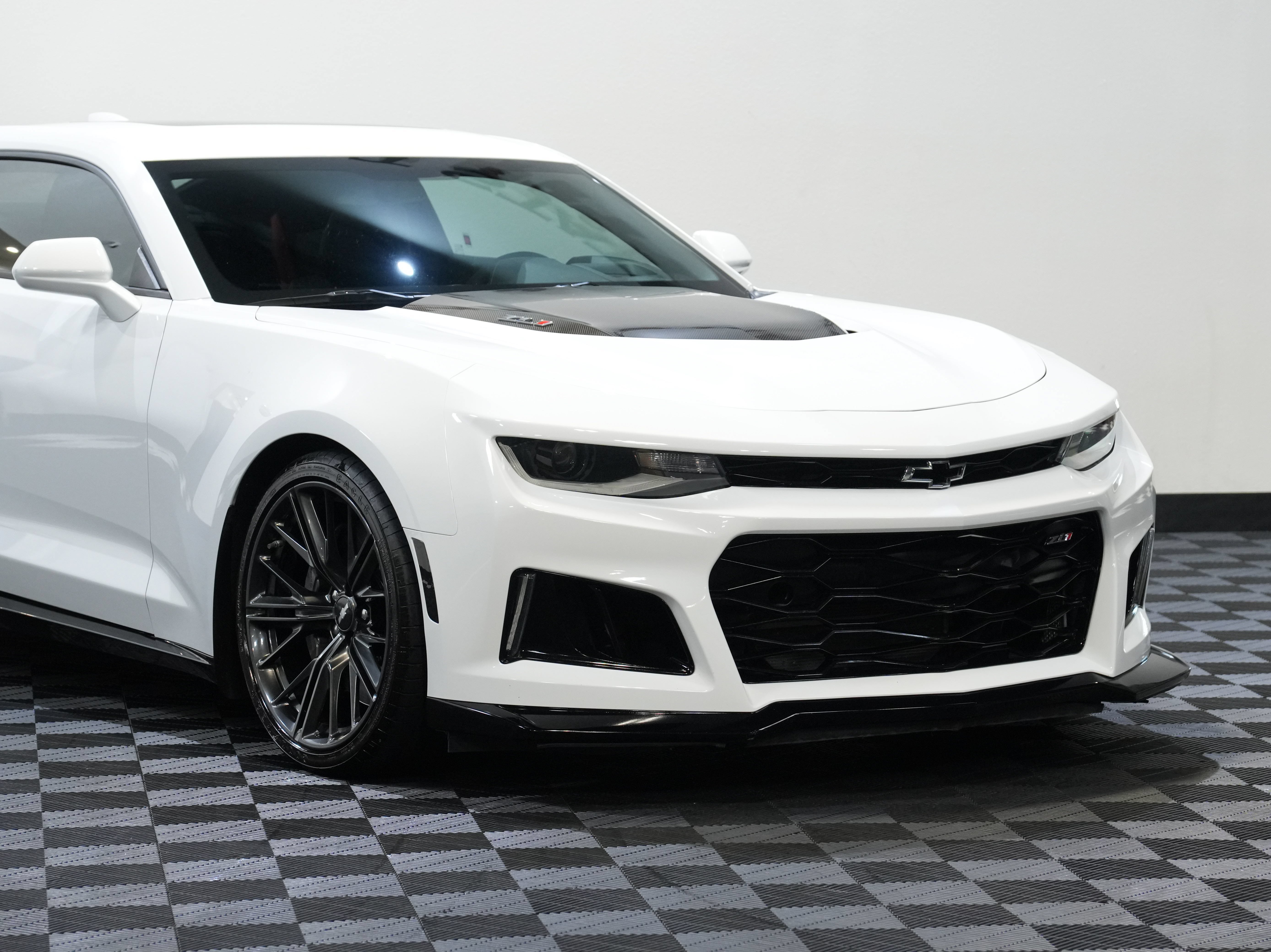 Used 2018 Chevrolet Camaro ZL1 RWD image 9