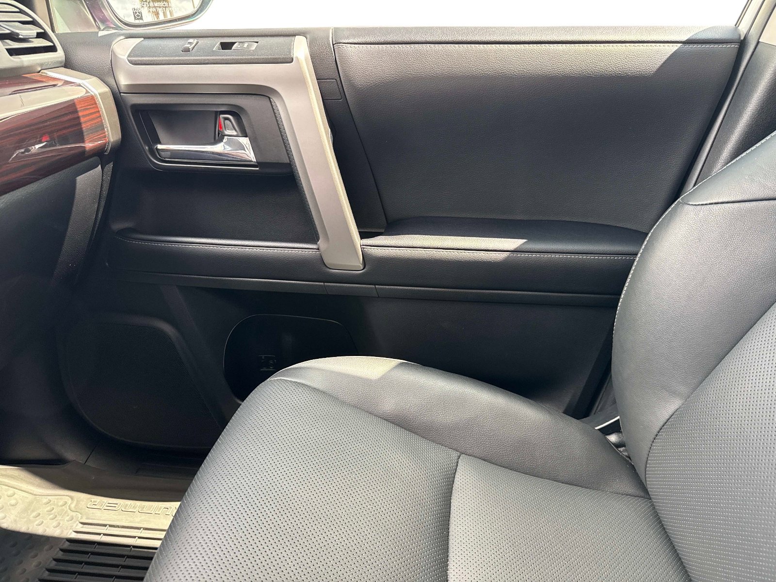 Used 2024 Toyota 4Runner Limited AWD/4WD image 24