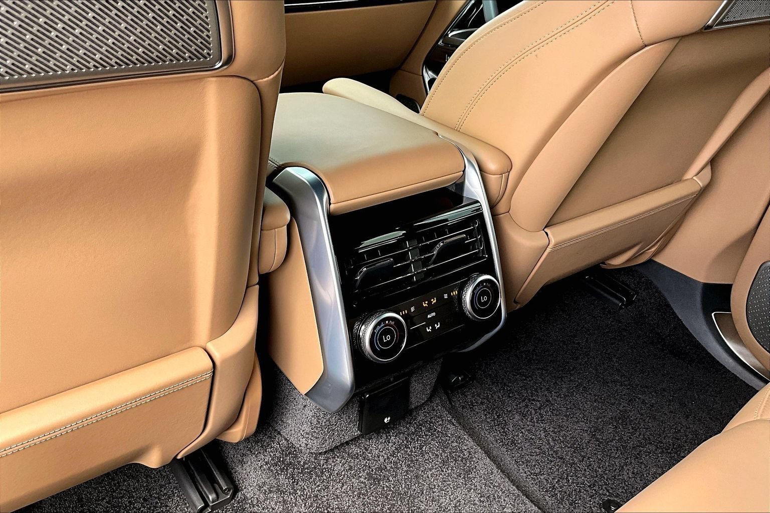 Certified 2025 Land Rover Range Rover Autobiography AWD/4WD image 33