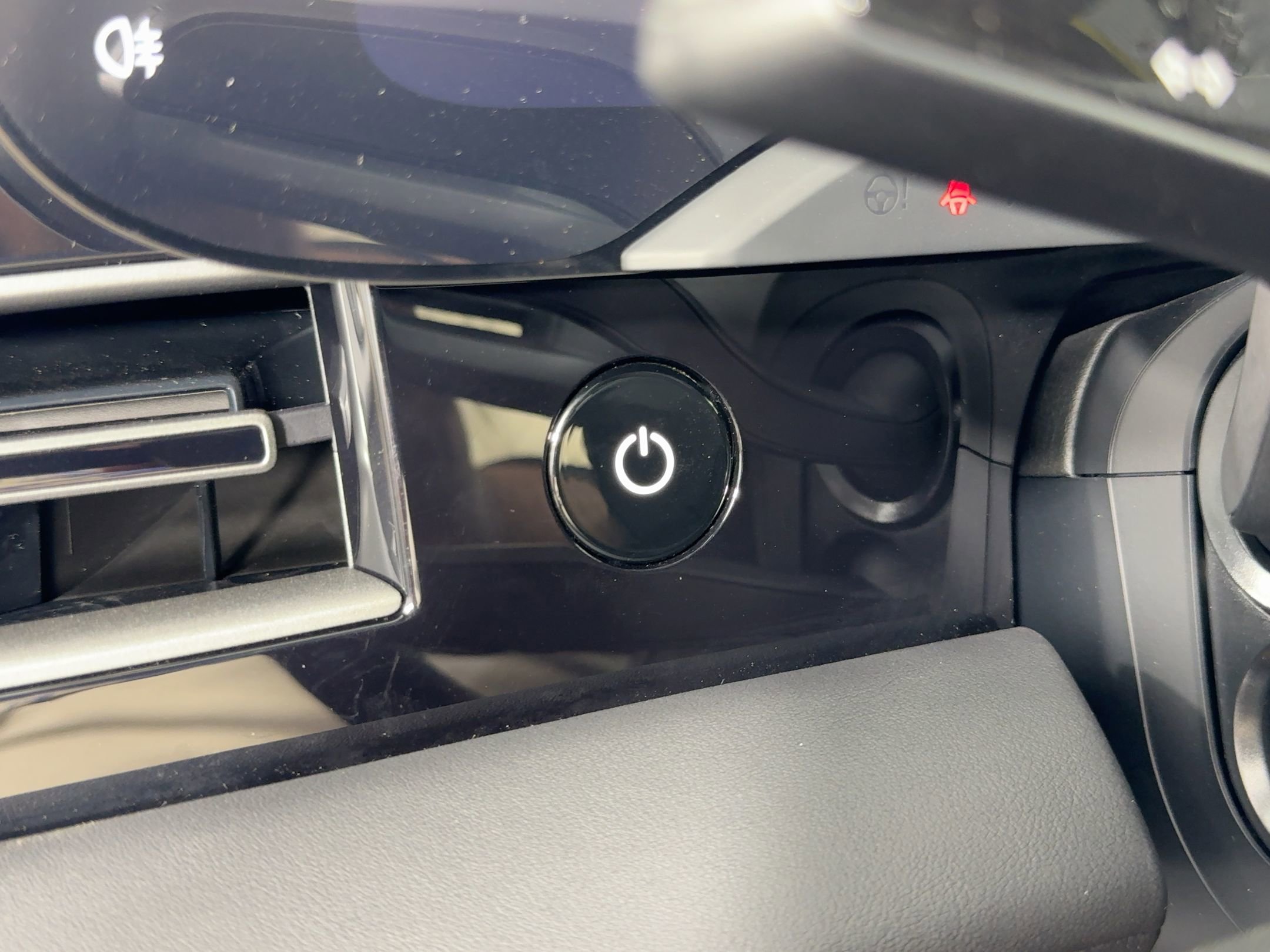 Used 2025 Porsche Taycan RWD image 18