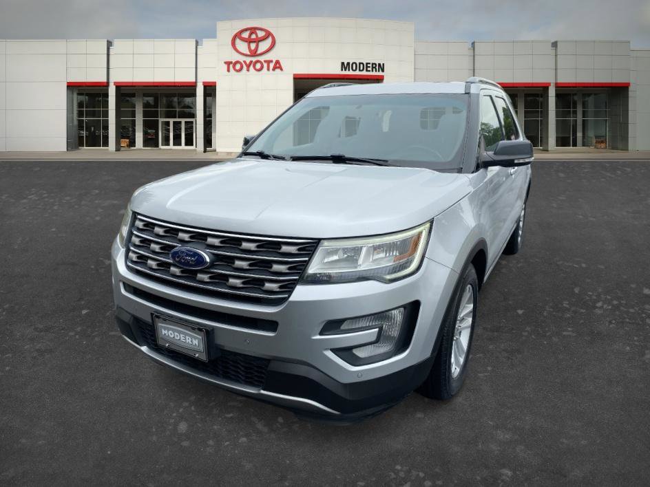 Used 2016 Ford Explorer XLT w/ Equipment Group 202A FWD image 1