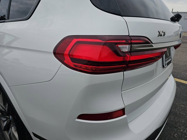 Used 2021 BMW X7 M50i w/ Dynamic Handling Package image 36