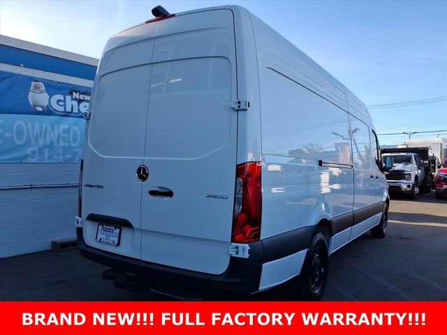 Used 2025 Mercedes-Benz Sprinter 2500 image 5