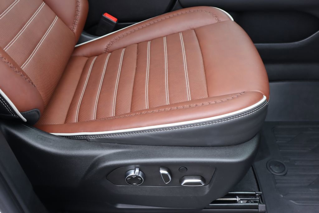 Certified 2023 GMC Yukon Denali Ultimate w/ LPO, Floor Liner Package AWD/4WD image 36