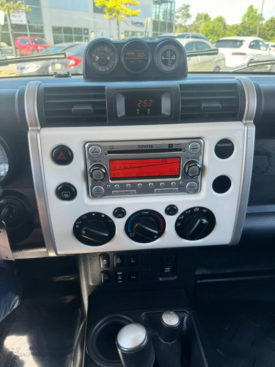Used 2012 Toyota FJ Cruiser 4WD w/ Upgrade Pkg image 41
