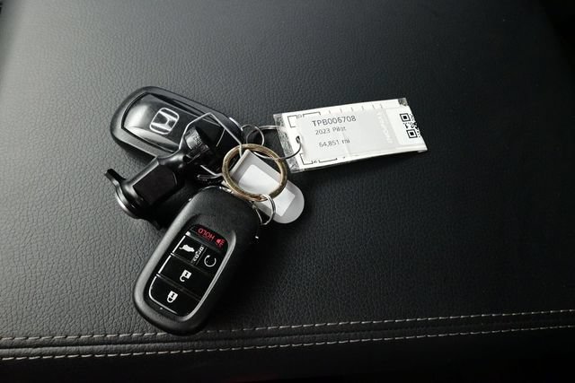 Used 2023 Honda Pilot Touring image 9