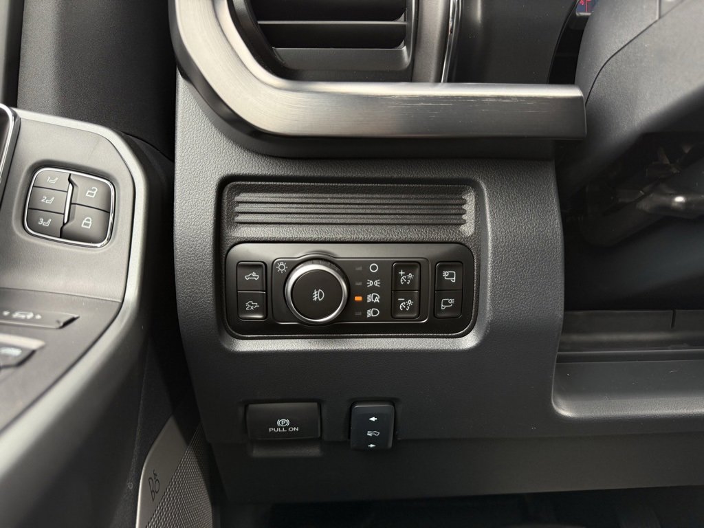 New 2026 Ford F350 Lariat w/ Chrome Package image 13