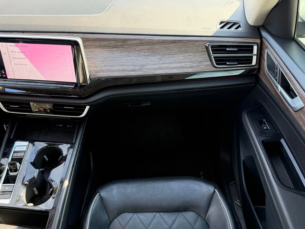 Used 2025 Volkswagen Atlas SEL Premium R-Line image 13