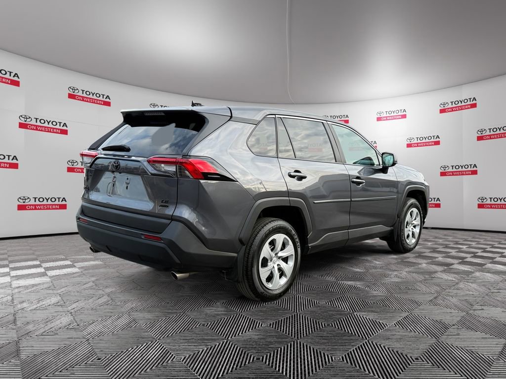 Used 2022 Toyota RAV4 LE image 3