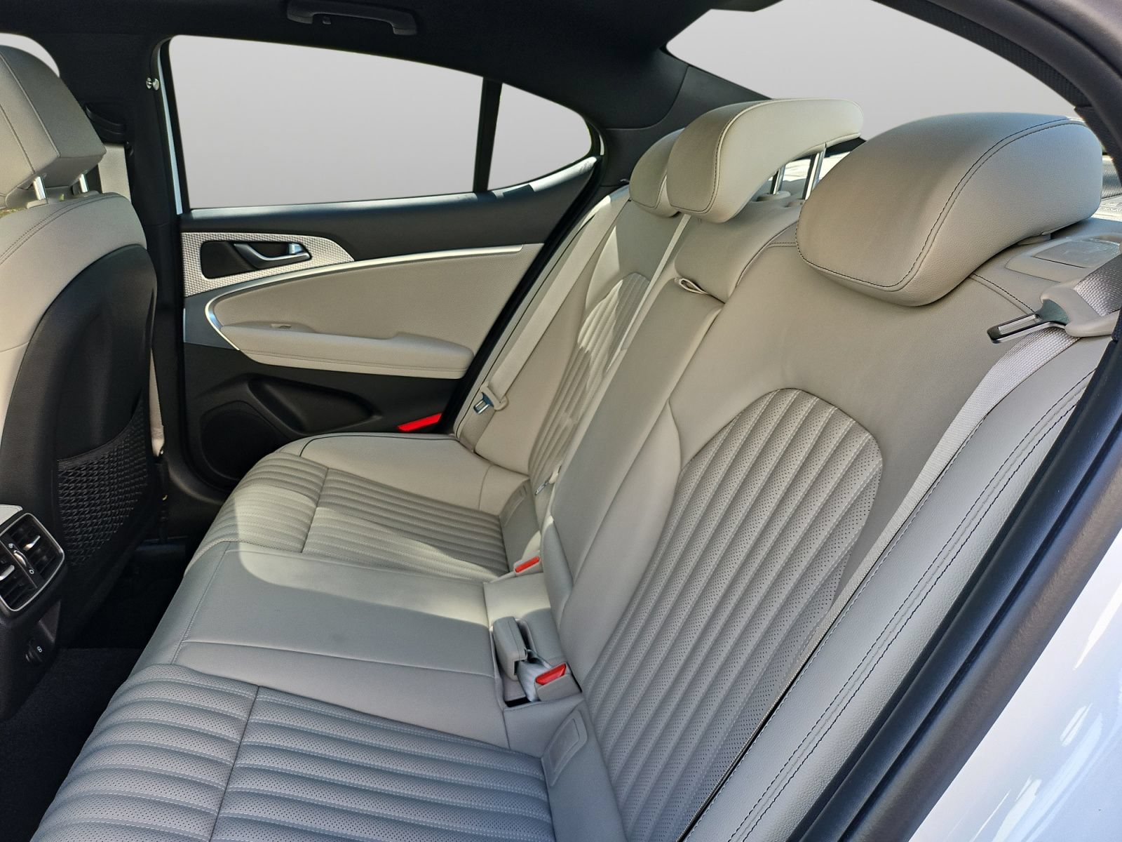 Used 2023 Genesis G70 2.0T w/ Sport Prestige Package RWD image 43