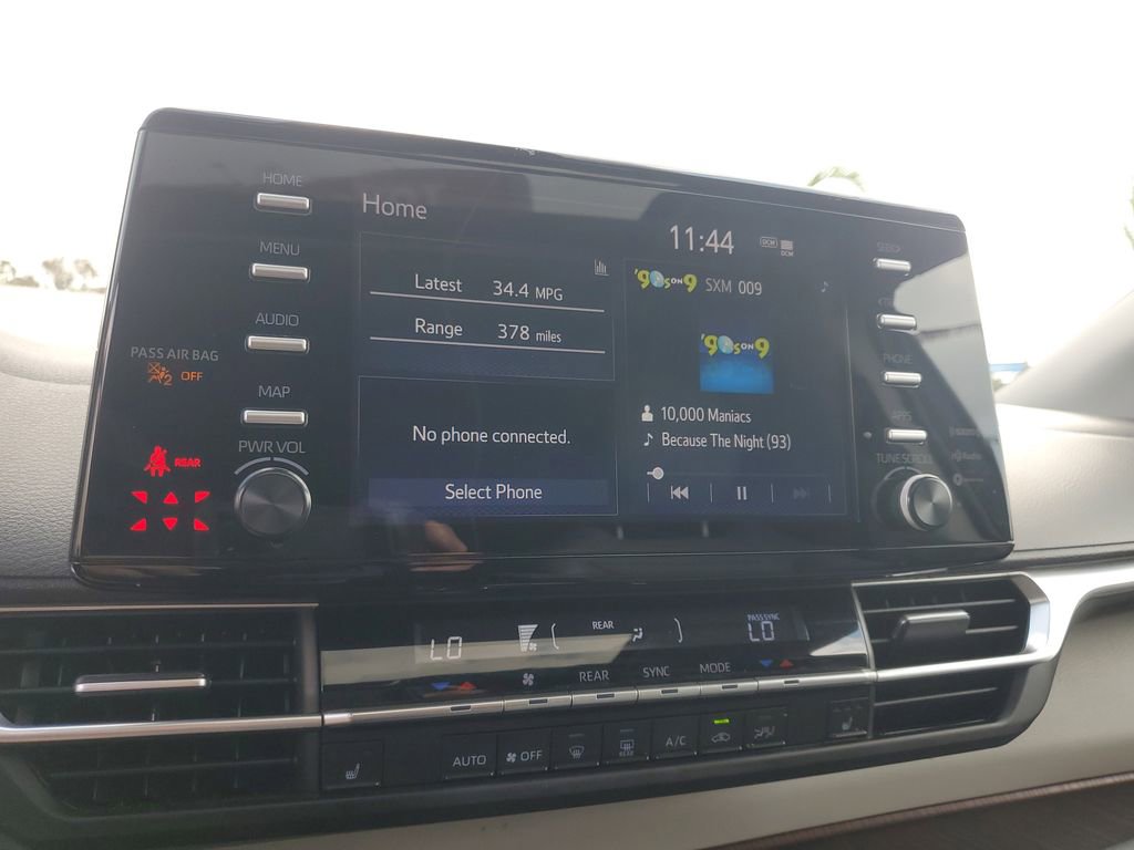 Used 2022 Toyota Sienna XLE image 17