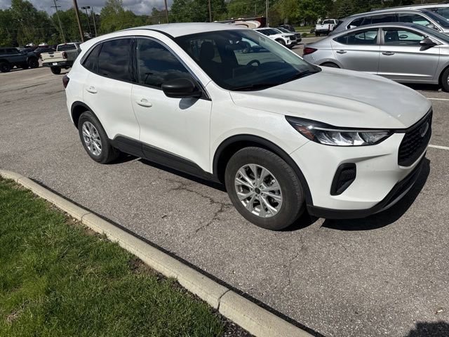Used 2023 Ford Escape Active w/ Tech Pack #1 AWD/4WD image 2