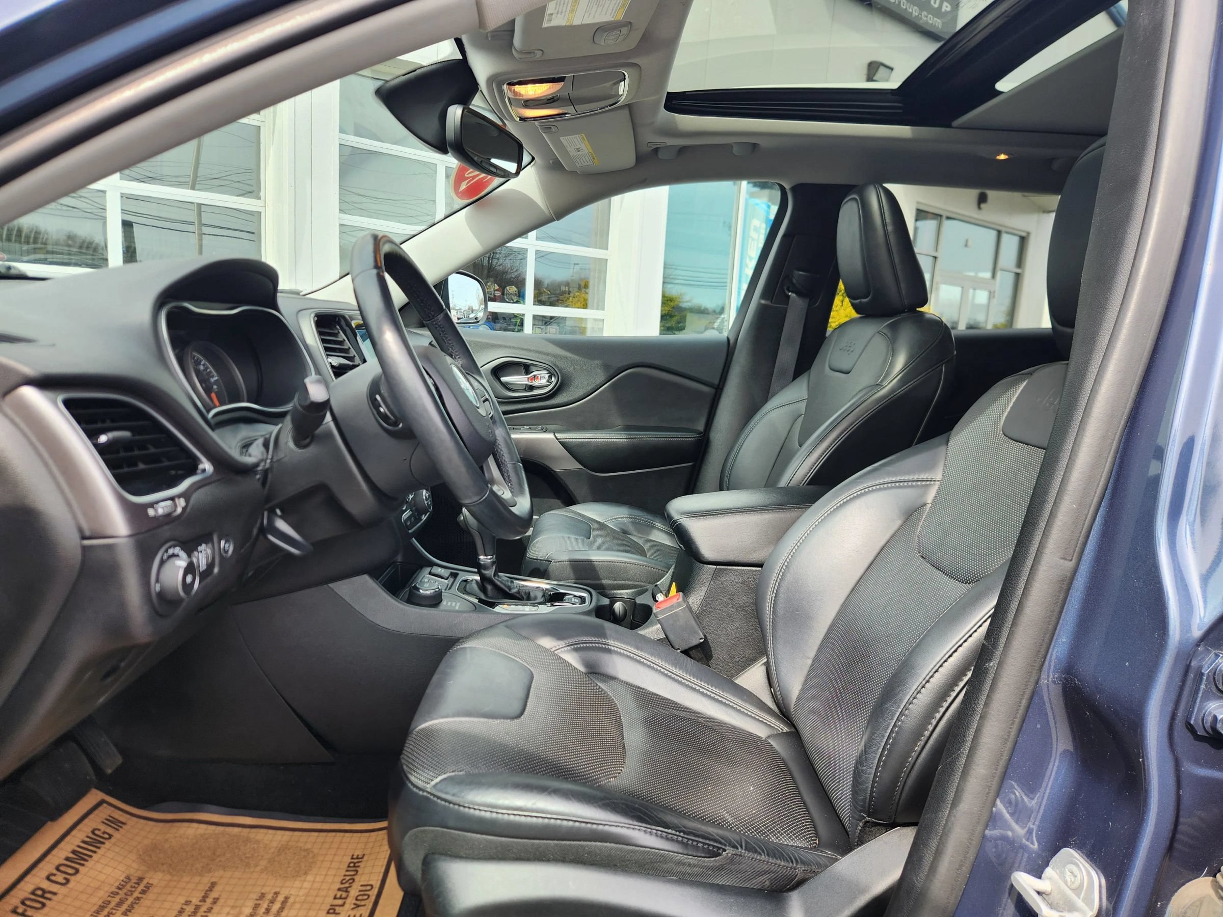 Used 2019 Jeep Cherokee Limited AWD/4WD image 27
