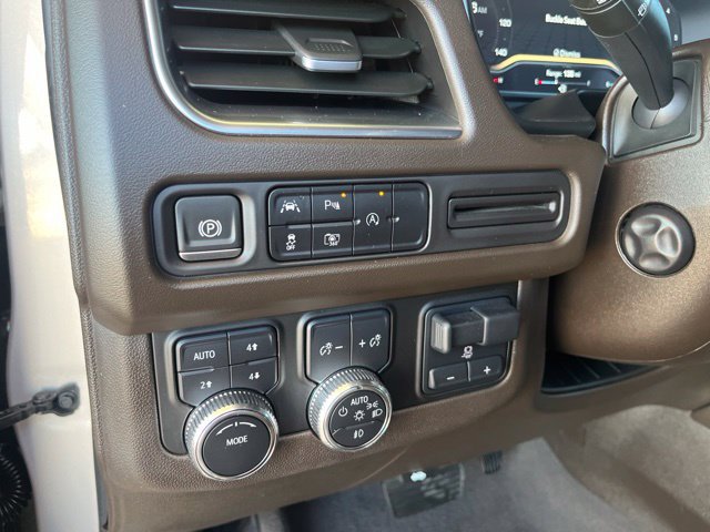 Used 2023 GMC Yukon SLT w/ SLT Premium Package AWD/4WD image 17