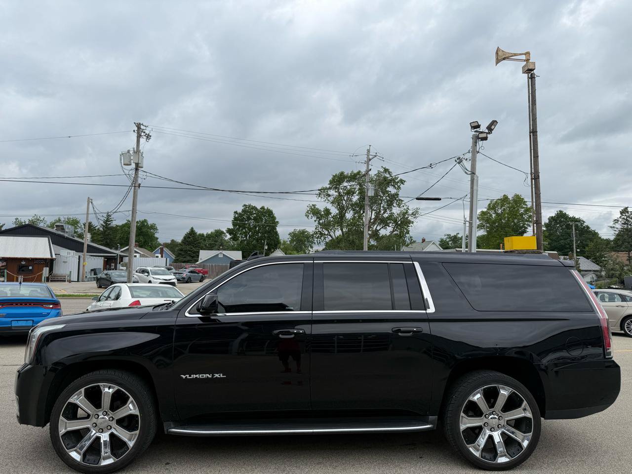 Used 2016 GMC Yukon XL SLT w/ HD Trailering Package AWD/4WD image 2