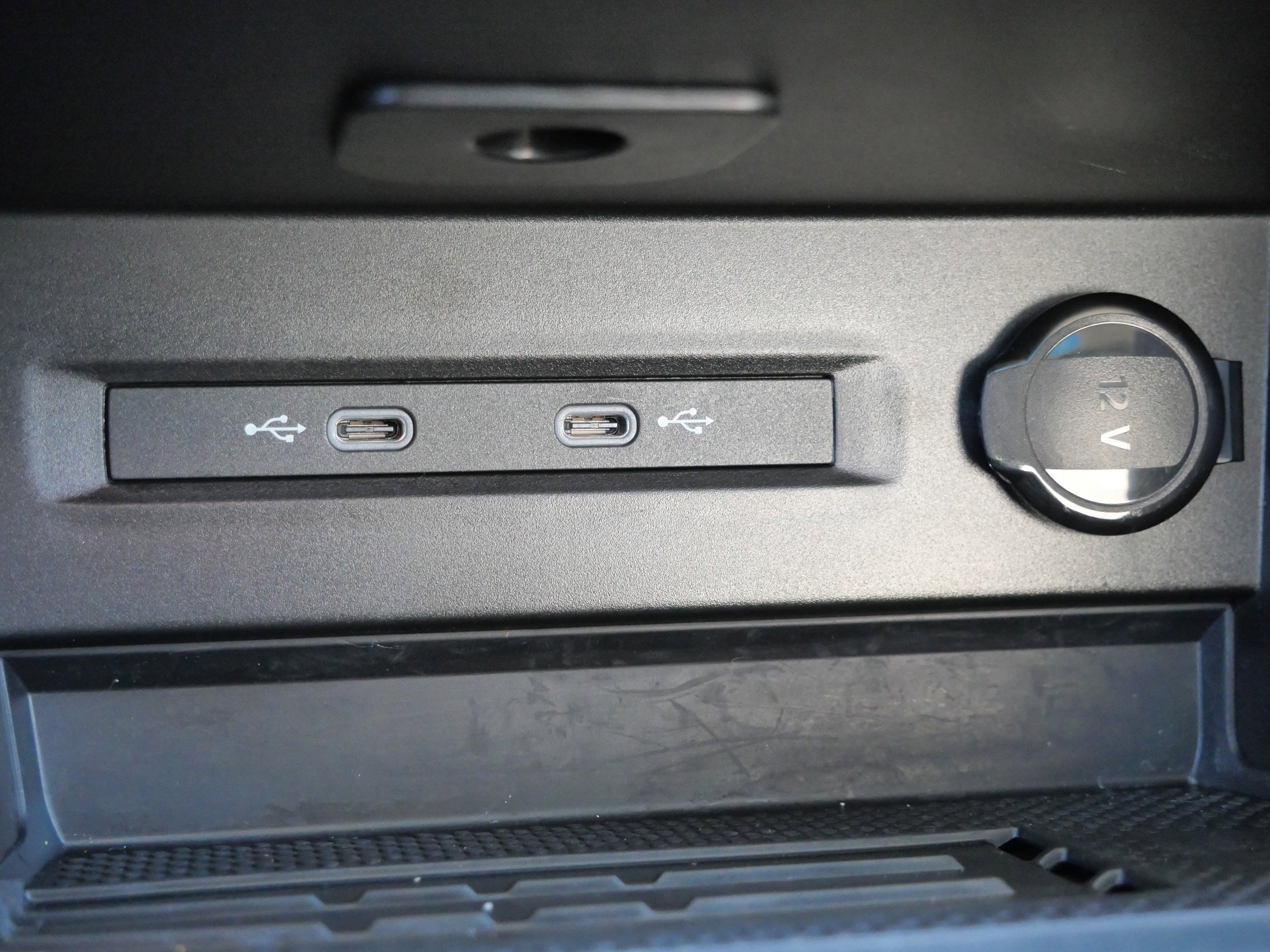 Certified 2025 Volkswagen Taos SE image 30