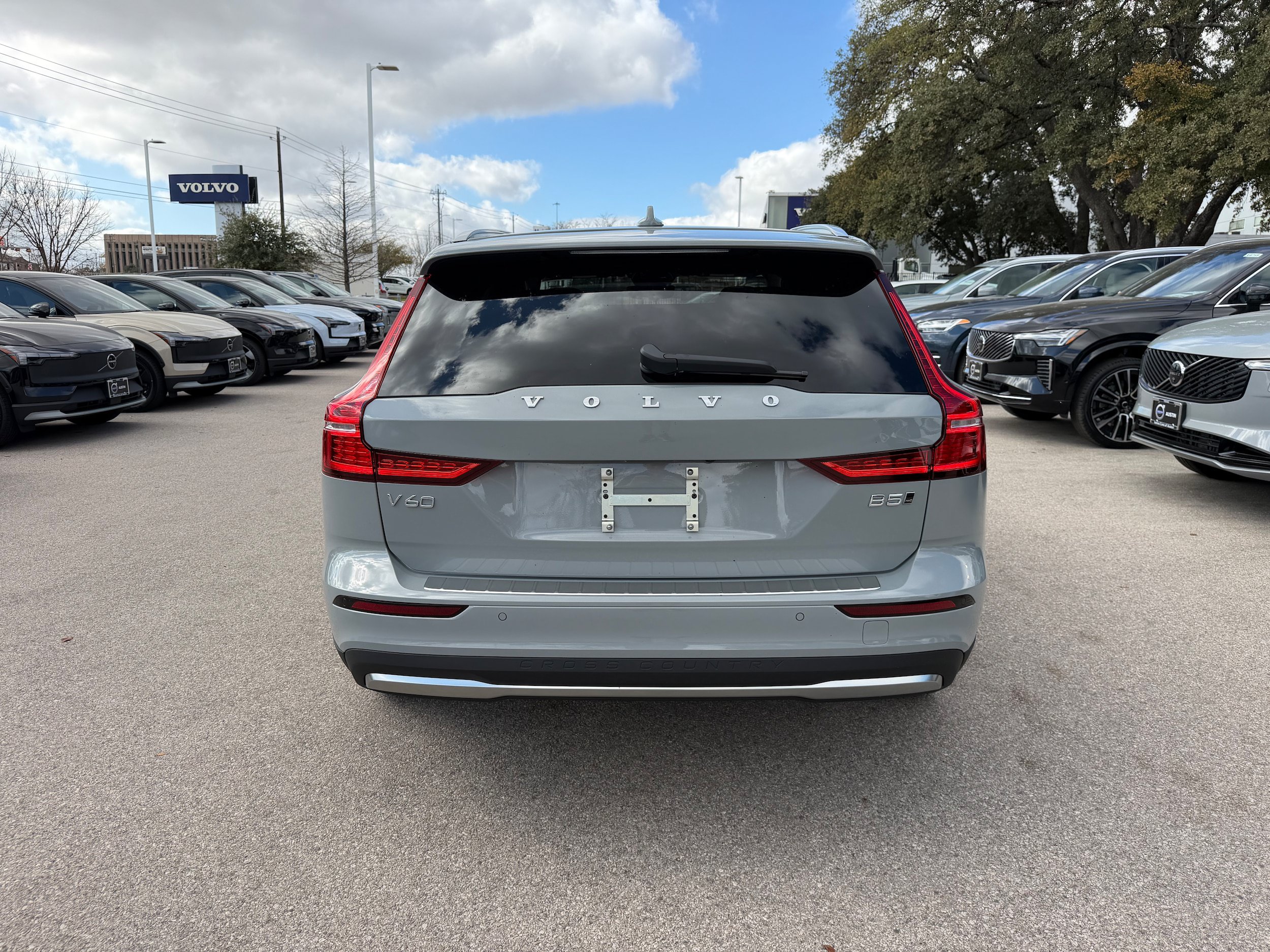 New 2026 Volvo V60 B5 Cross Country Plus w/ Climate Package AWD/4WD image 5
