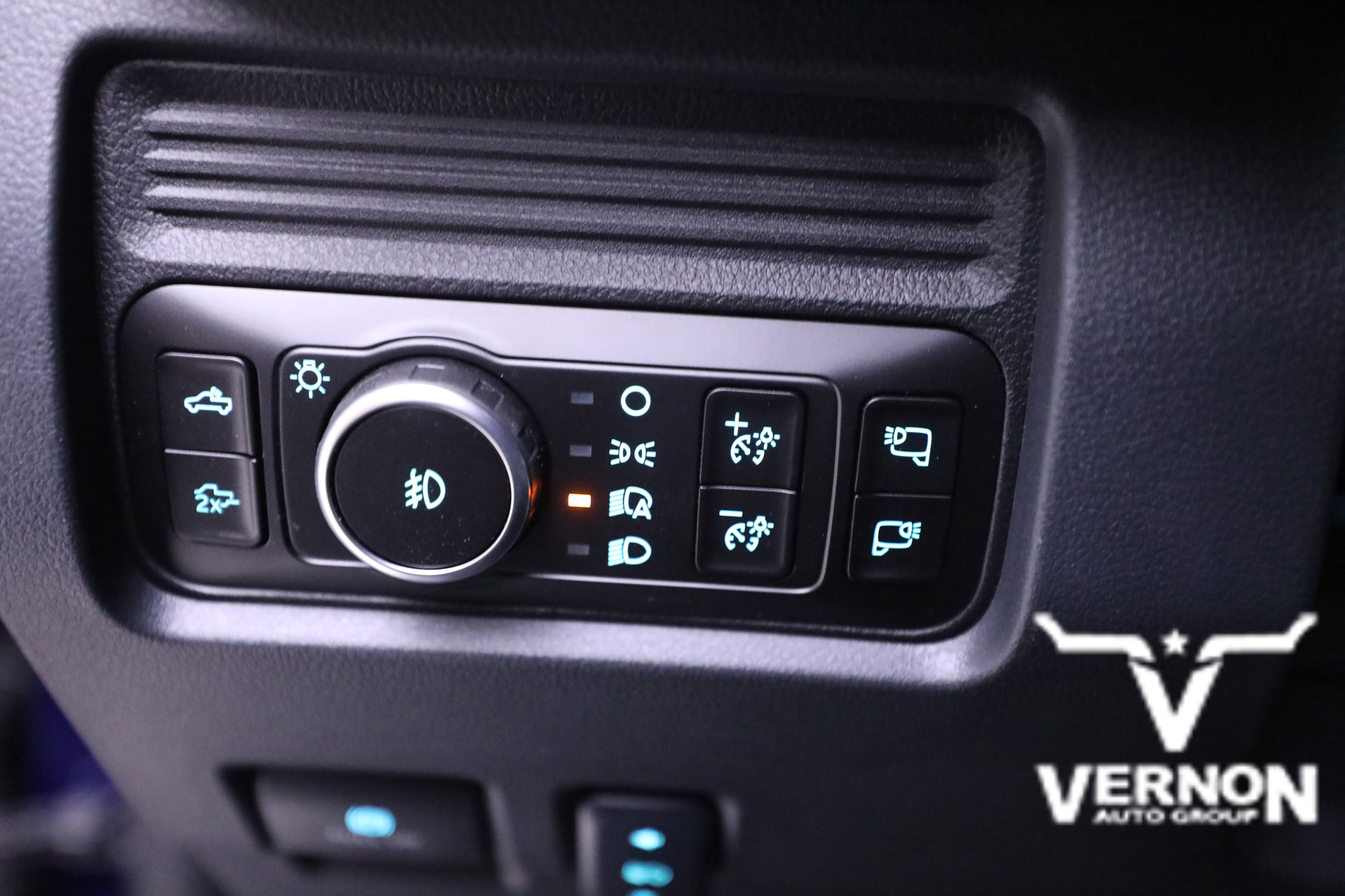 New 2026 Ford F250 Lariat w/ Black Appearance Package image 16