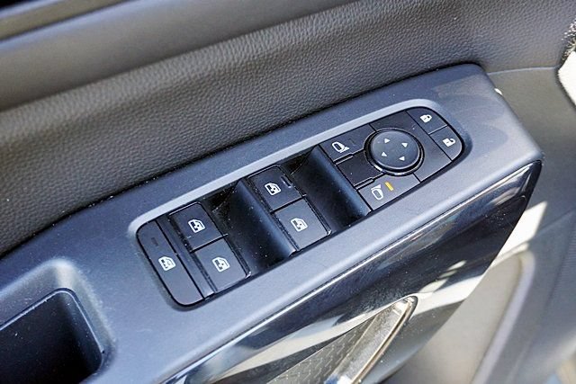 Certified 2023 Nissan Pathfinder SV w/ Black Appearance Package FWD image 32