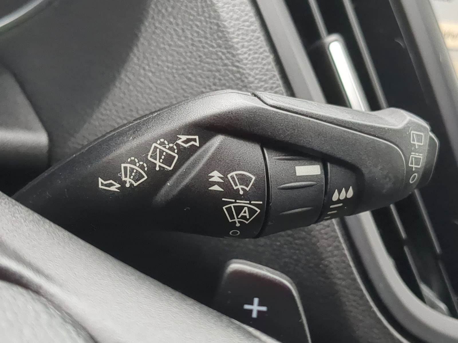 Used 2017 Ford Escape Titanium w/ Canadian Touring Package image 30