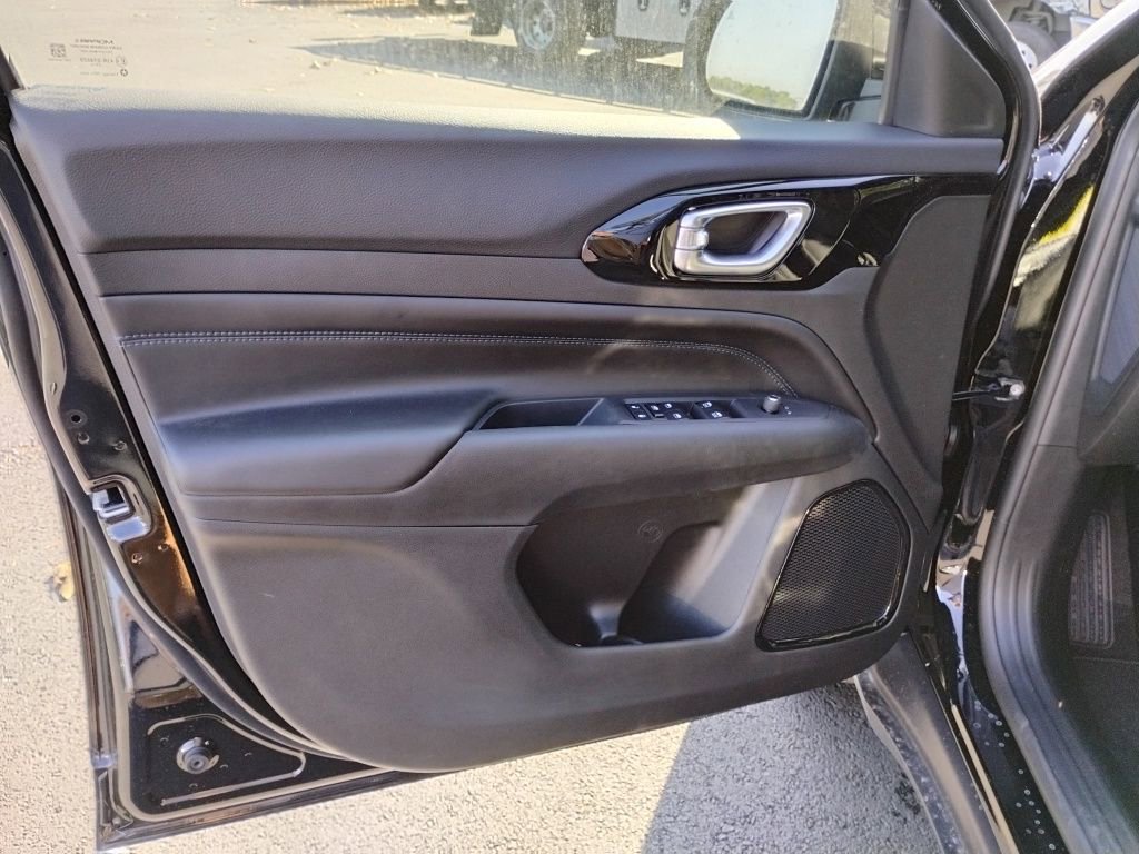 New 2026 Jeep Compass Latitude image 18