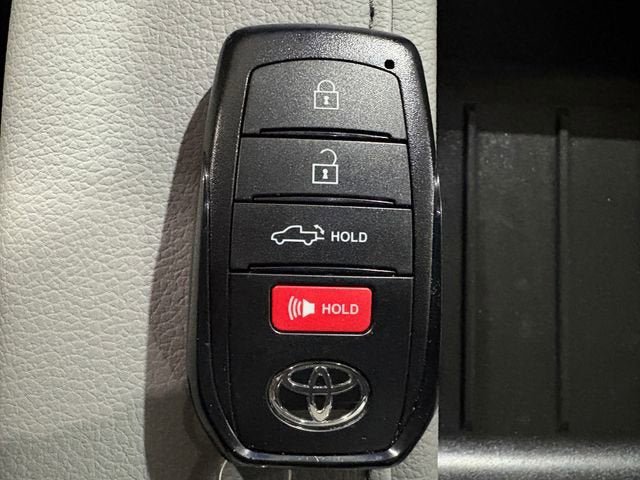 Used 2026 Toyota Tundra Limited AWD/4WD image 16