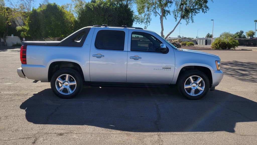 Used 2011 Chevrolet Avalanche LT w/ Texas Edition image 10