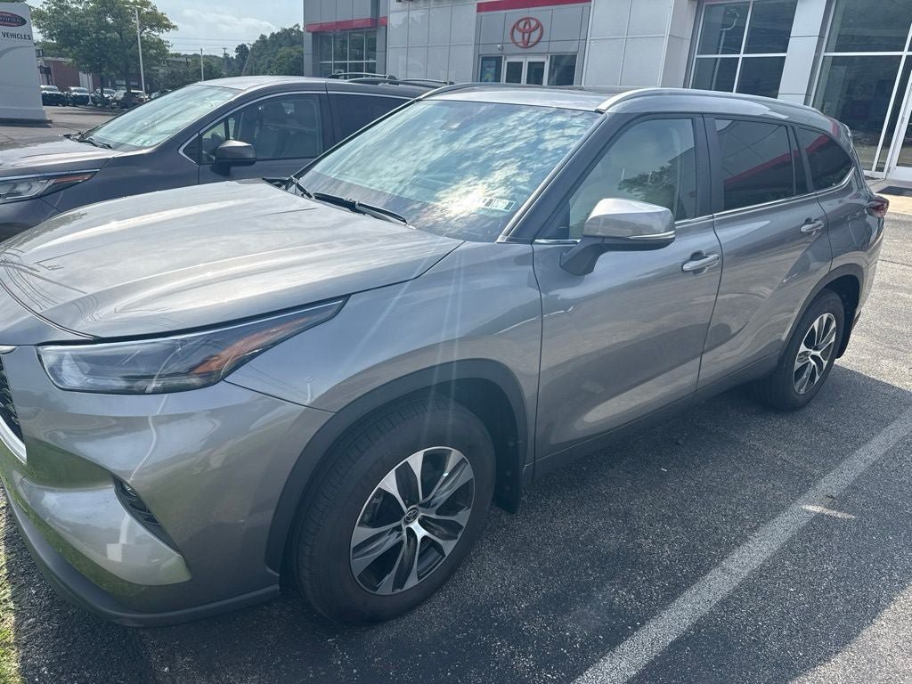 Used 2025 Toyota Highlander XLE AWD/4WD video 2
