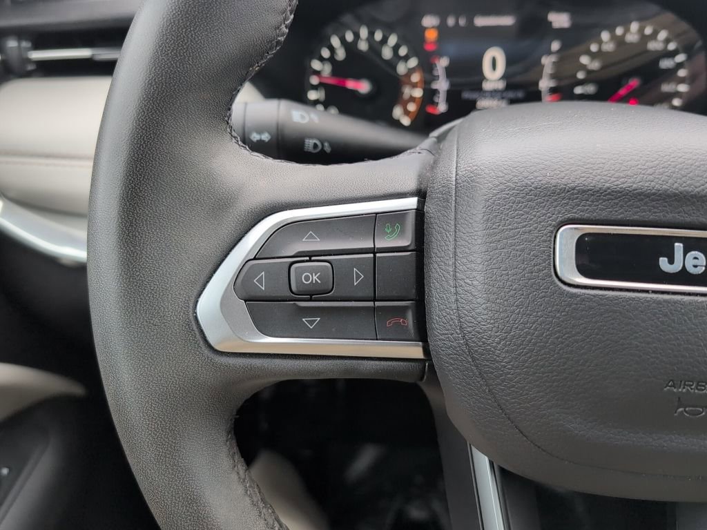 Used 2024 Jeep Compass Limited image 25