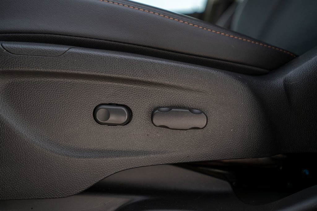 Certified 2021 Chevrolet Trax LT w/ Driver Confidence Package image 24