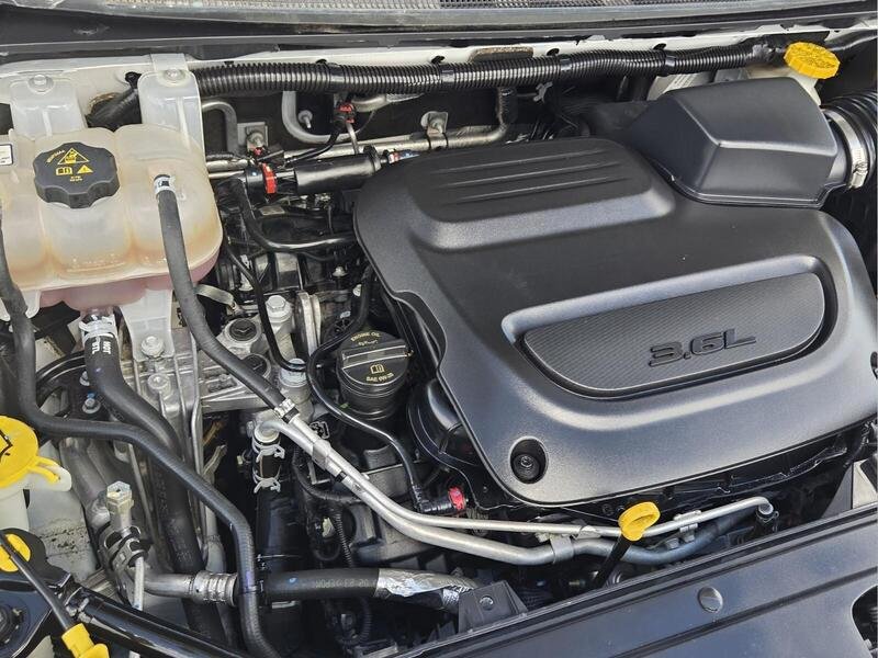 Used 2023 Chrysler Pacifica Touring-L FWD image 22