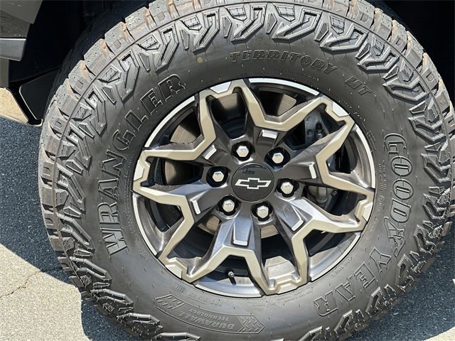 Used 2024 Chevrolet Colorado ZR2 w/ Technology Package image 18