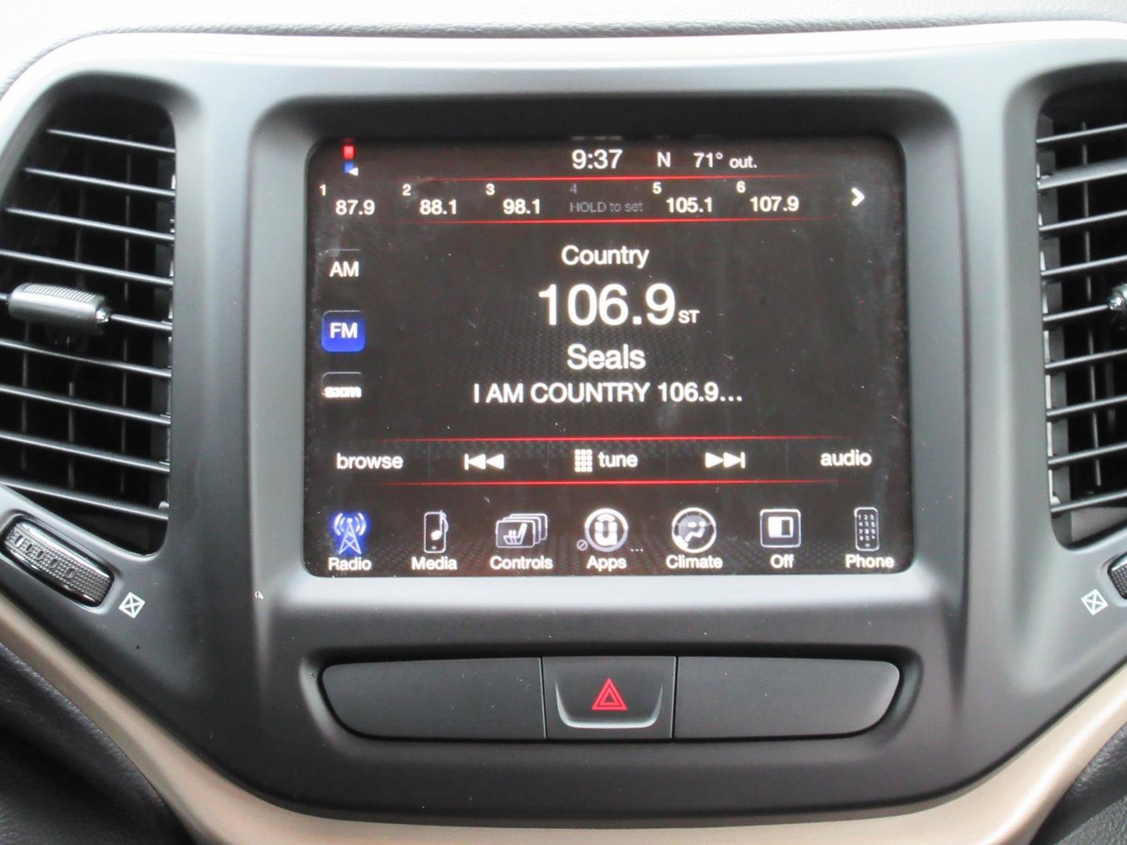 Used 2015 Jeep Cherokee Latitude w/ Cold Weather Group AWD/4WD image 16