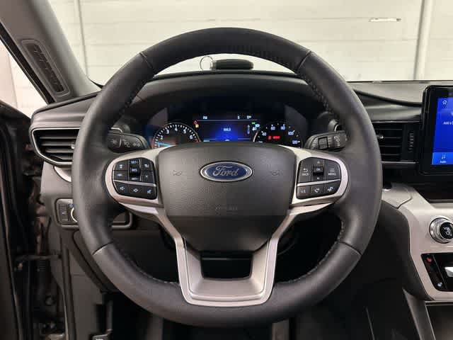 Used 2024 Ford Explorer XLT w/ Equipment Group 202A AWD/4WD image 7