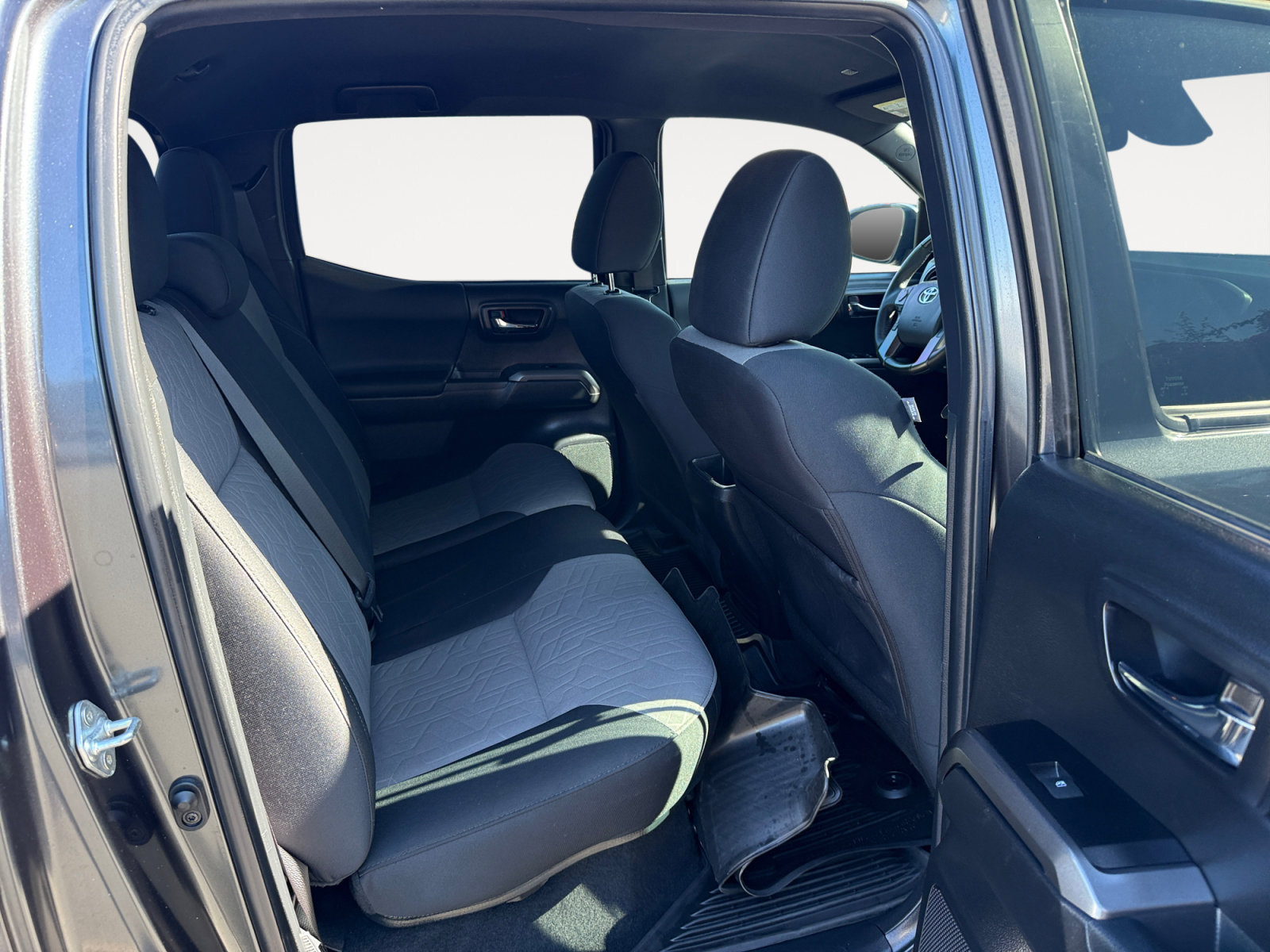 Used 2023 Toyota Tacoma TRD Off-Road w/ Advanced Technology Package AWD/4WD image 18