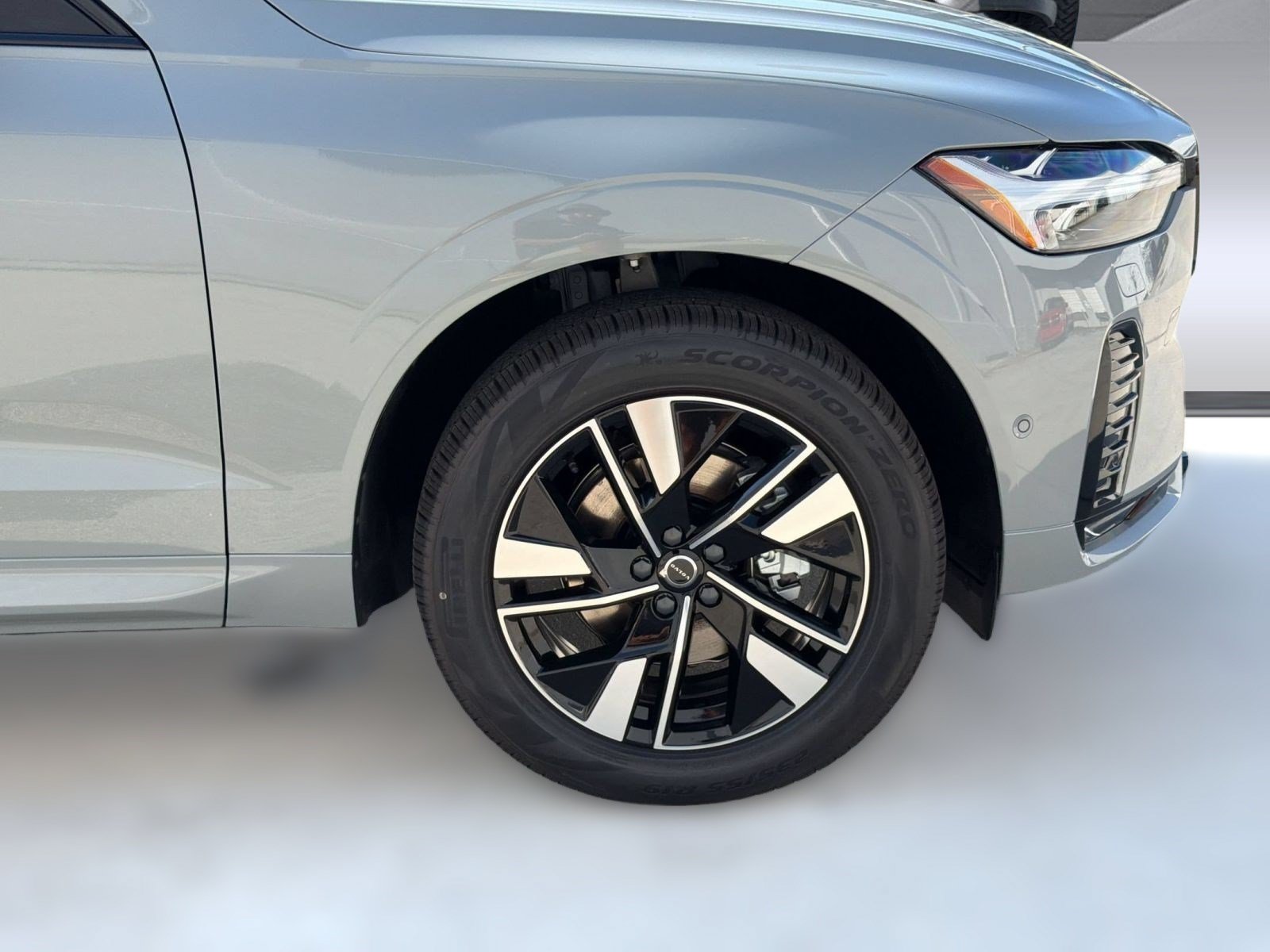 New 2026 Volvo XC60 B5 Plus w/ Climate Package AWD/4WD image 13
