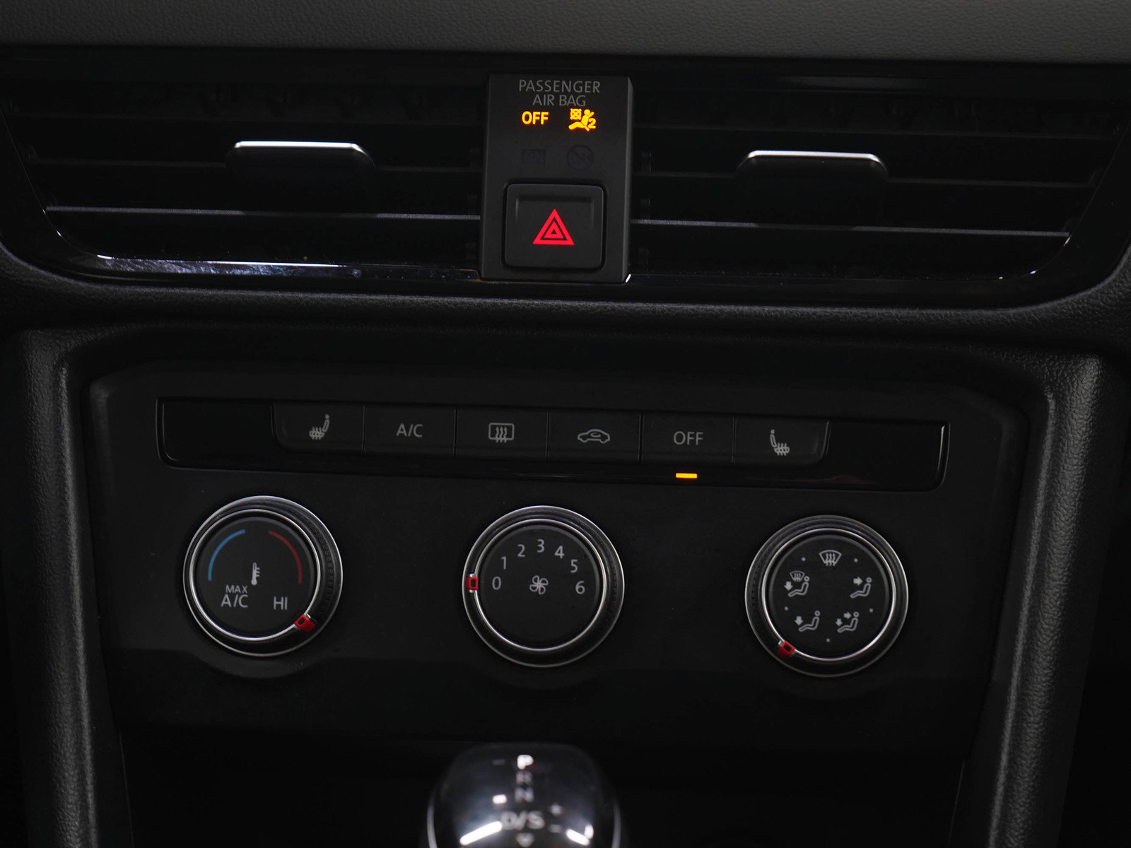 Used 2022 Volkswagen Taos SE image 18