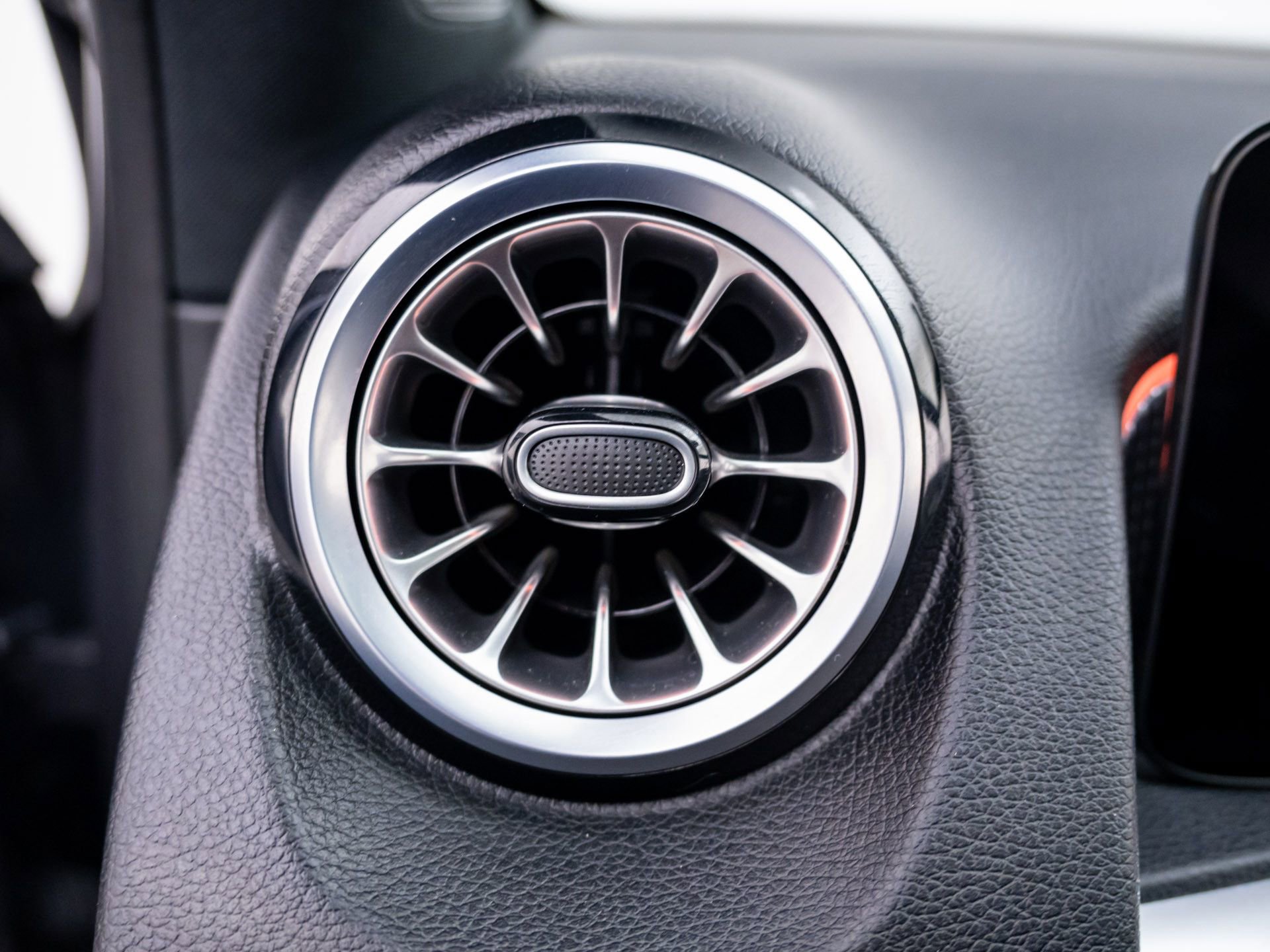 Used 2023 Mercedes-Benz EQB 350 4MATIC SUV image 22