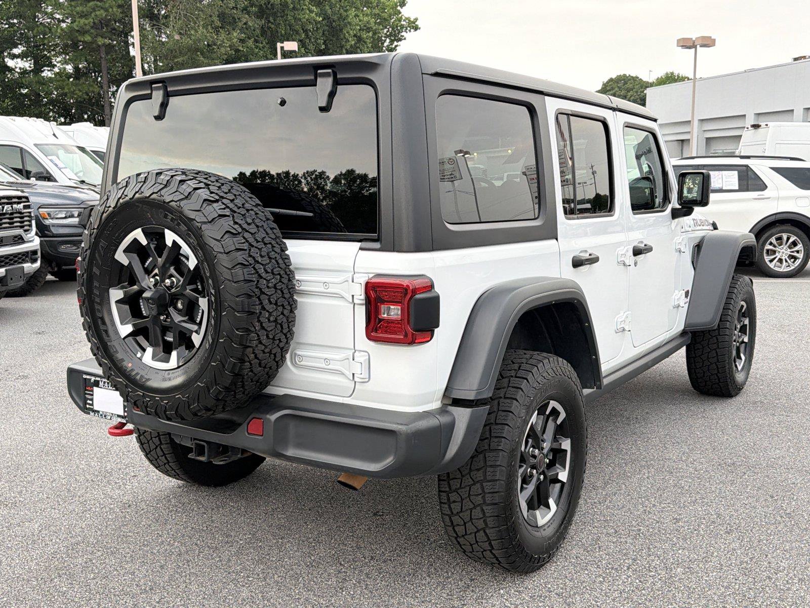 Used 2025 Jeep Wrangler Unlimited Rubicon AWD/4WD image 5