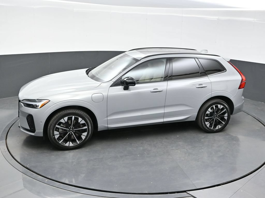 New 2026 Volvo XC60 T8 Plus w/ Climate Package PRO AWD/4WD image 32