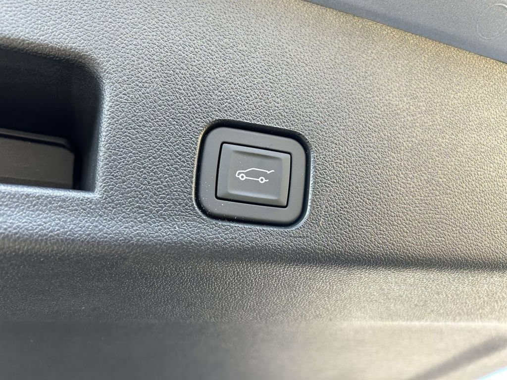 New 2027 GMC Acadia Elevation w/ LPO, Floor Liner Package FWD image 12