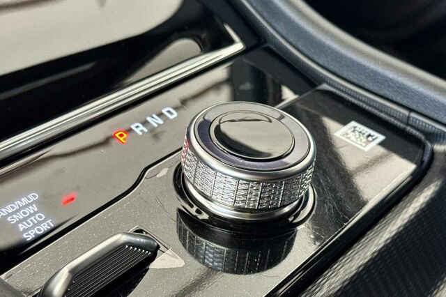 New 2026 Jeep Grand Cherokee Altitude image 19