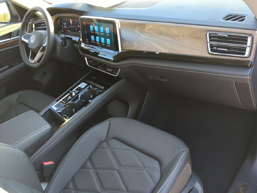 New 2026 Volkswagen Atlas SE FWD image 13