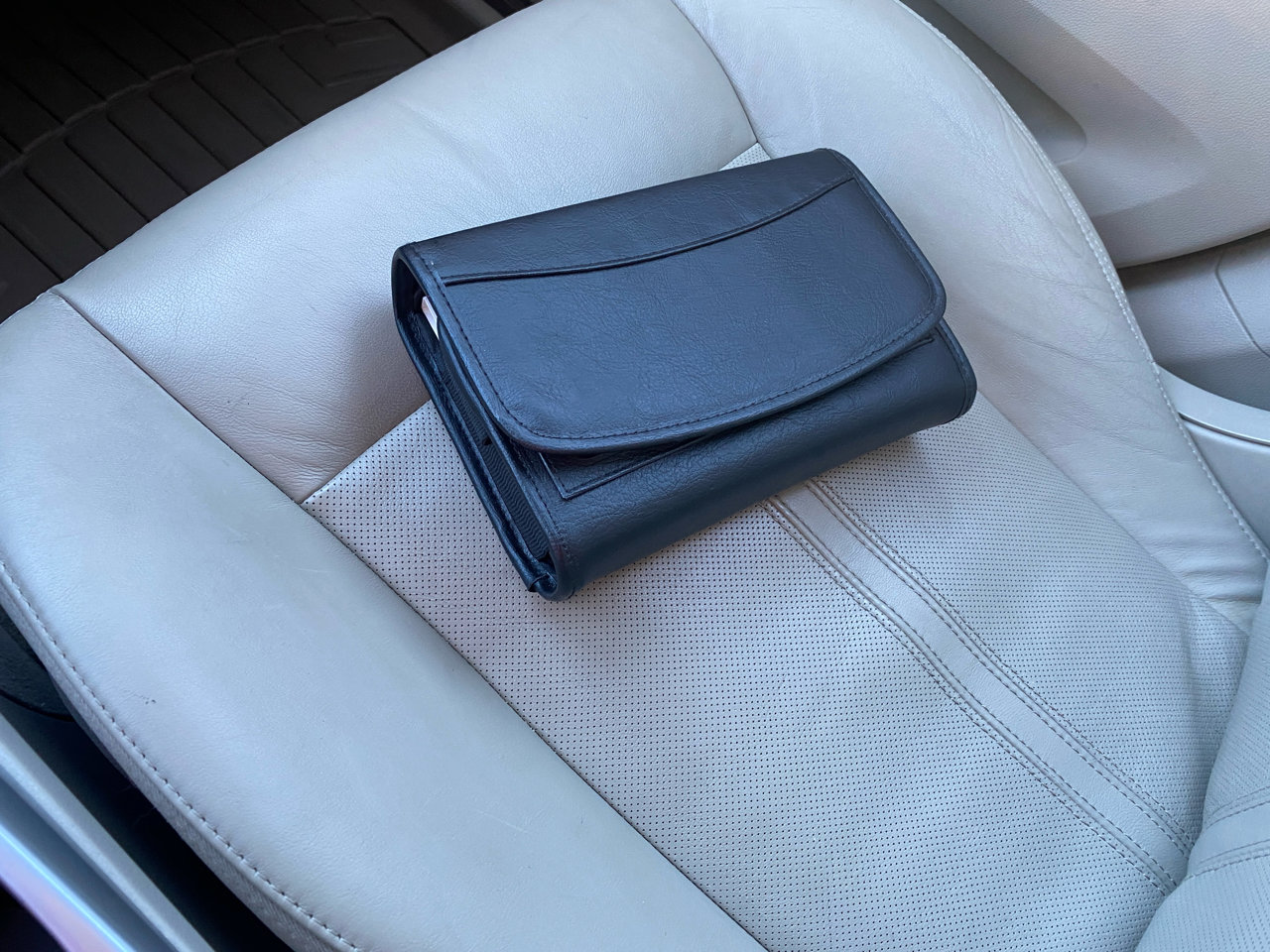 Used 2010 Cadillac SRX Premium image 22