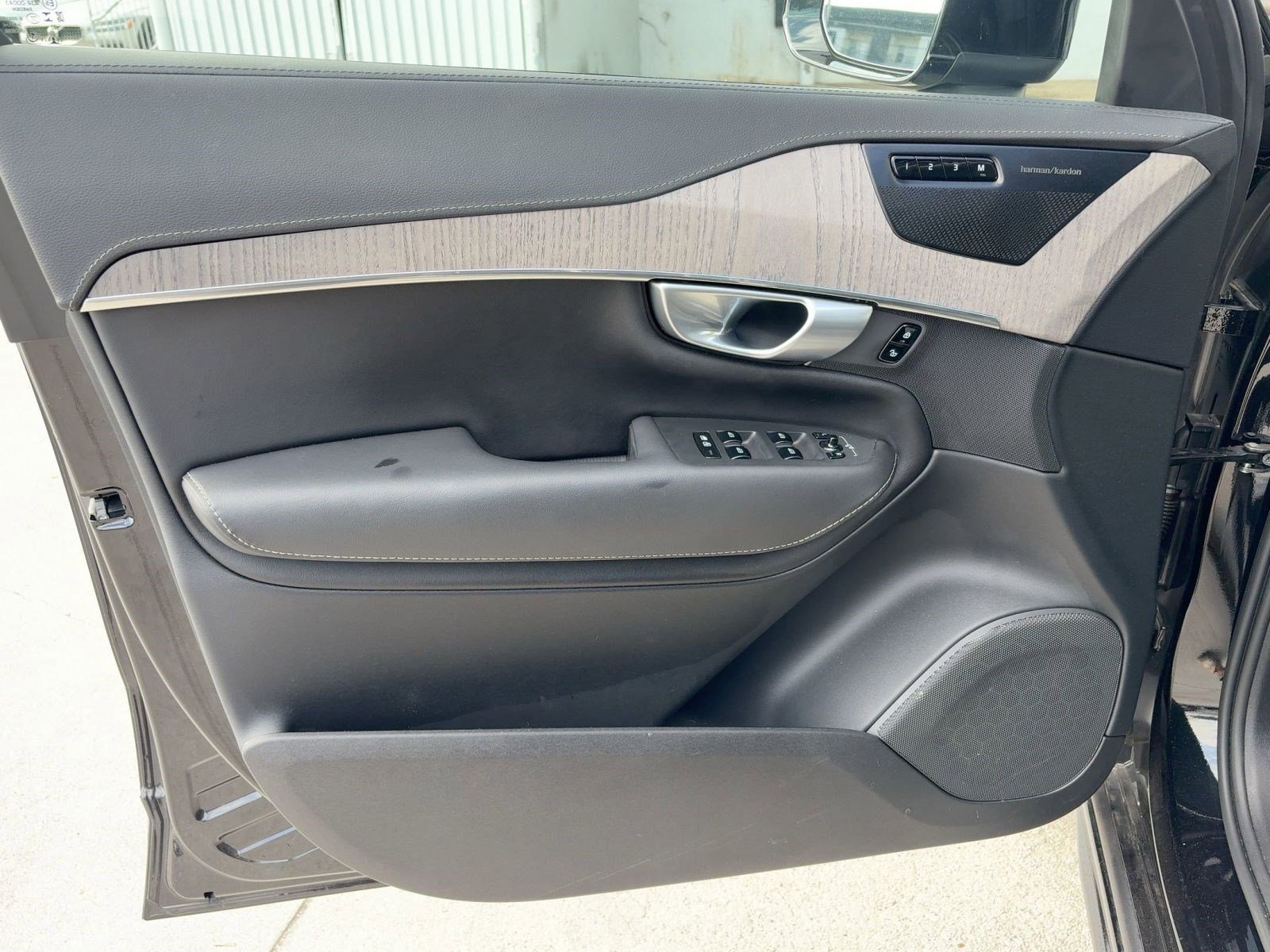 Certified 2024 Volvo XC90 T8 Ultimate w/ Protection Package Premier image 20