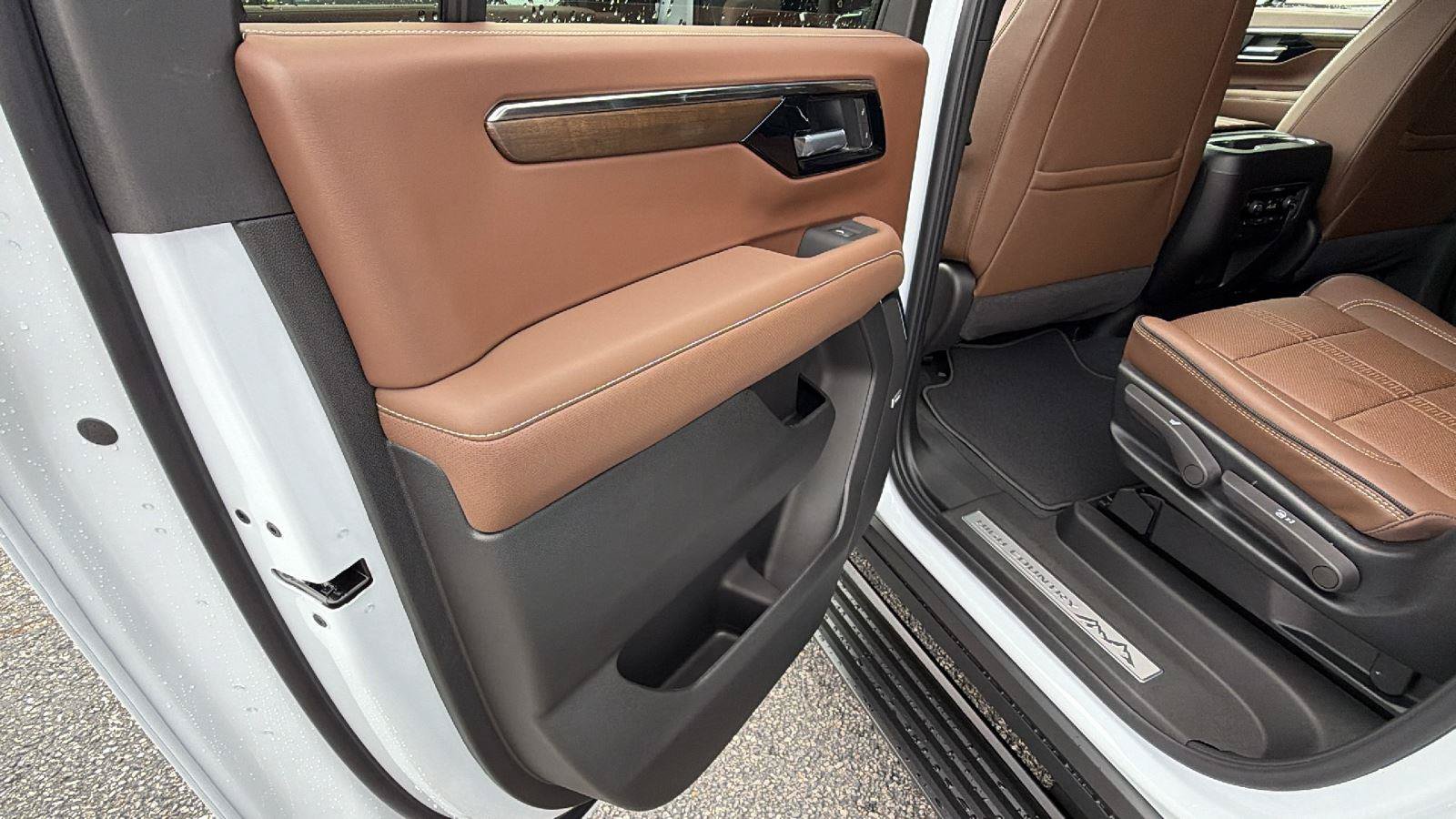 New 2026 Chevrolet Suburban High Country AWD/4WD image 18