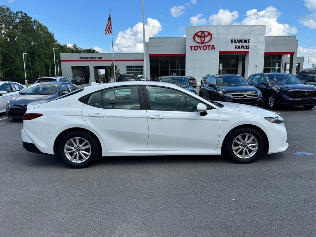 Used 2025 Toyota Camry LE FWD image 9