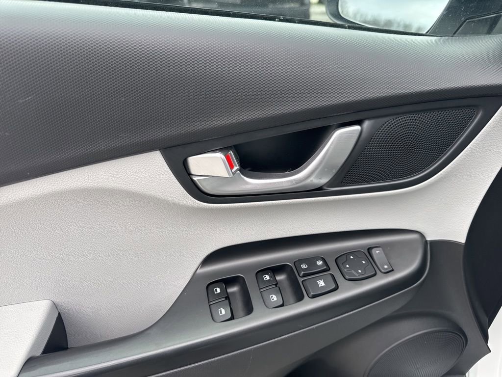 Used 2023 Hyundai Kona SE image 25