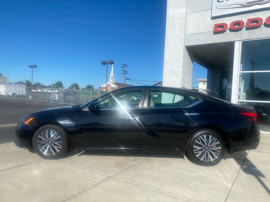 Used 2023 Nissan Altima 2.5 SV w/ SV Premium Package image 4